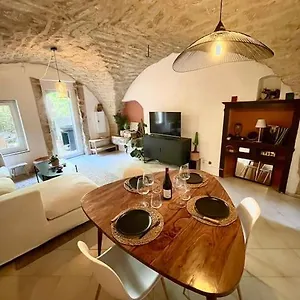  Hébergement de vacances Charmante Maison De Village Au Pied Du Luberon